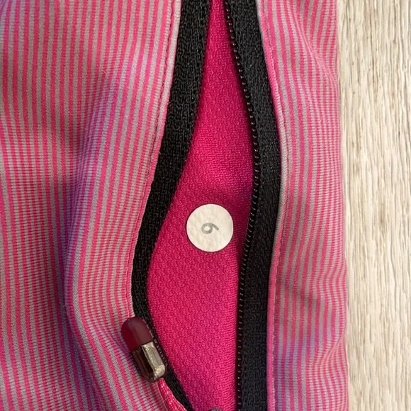 Women’s athletic shorts good condition - Picture 3 of 3